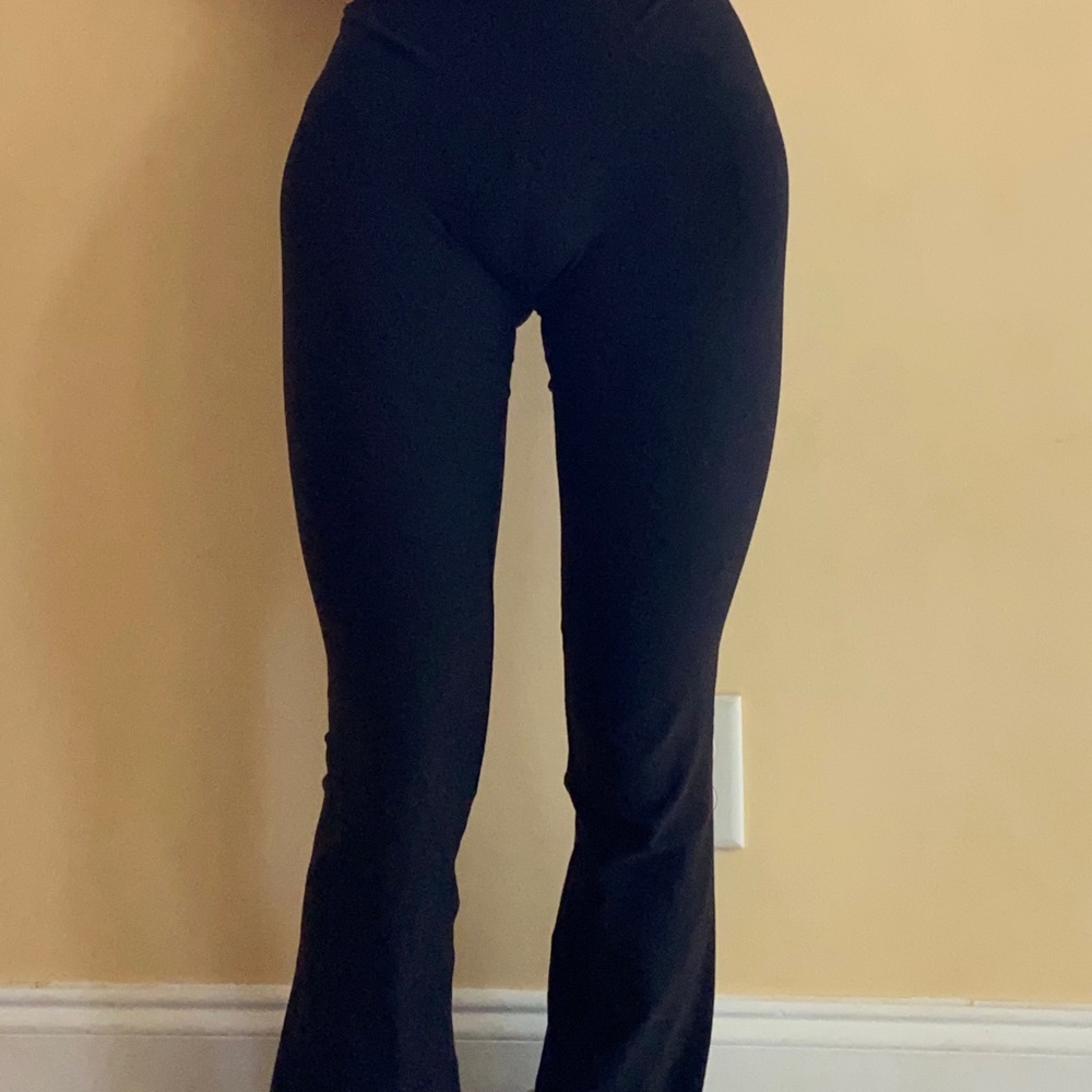 Girl's Ivivva Black HR Flared Groove Pants *Reversible - Picture 2 of 10